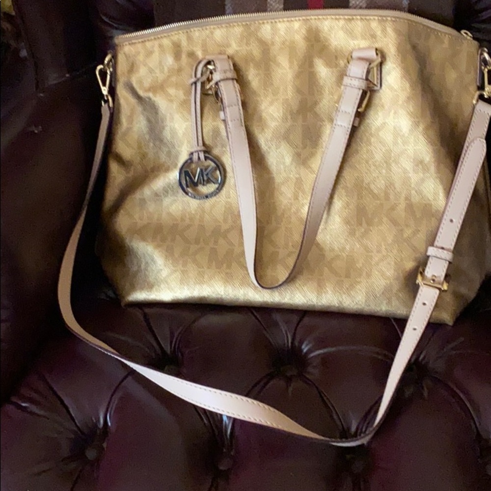 Gorgeous Oversized eye catching bag